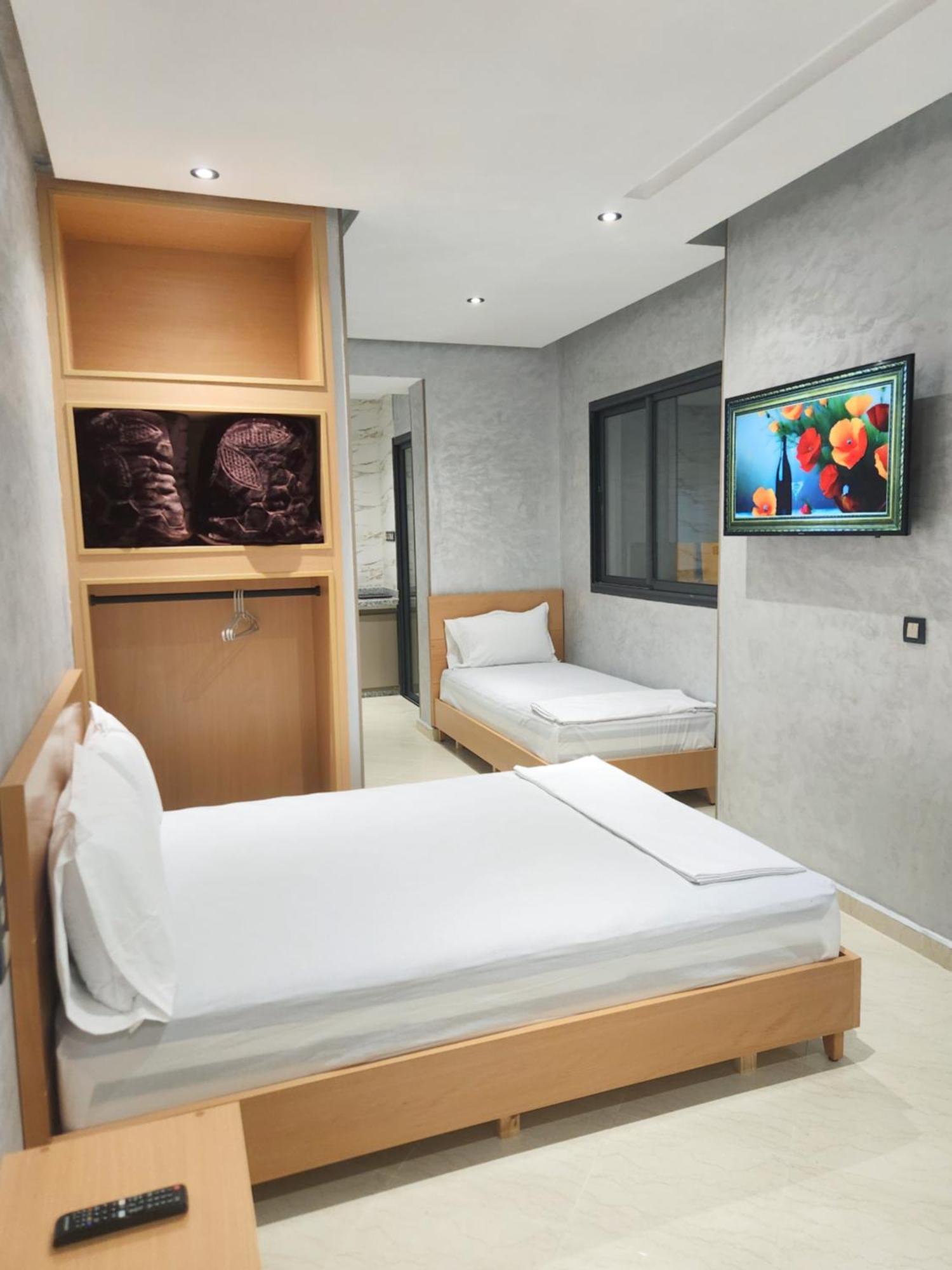 Adam Temara Room photo